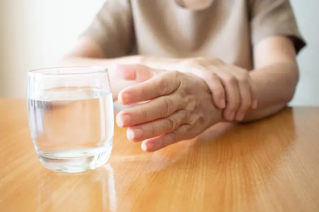 temblor-esencial-tratamiento-otoneuro-salud temblor-esencial-tratamiento-otoneuro-salud